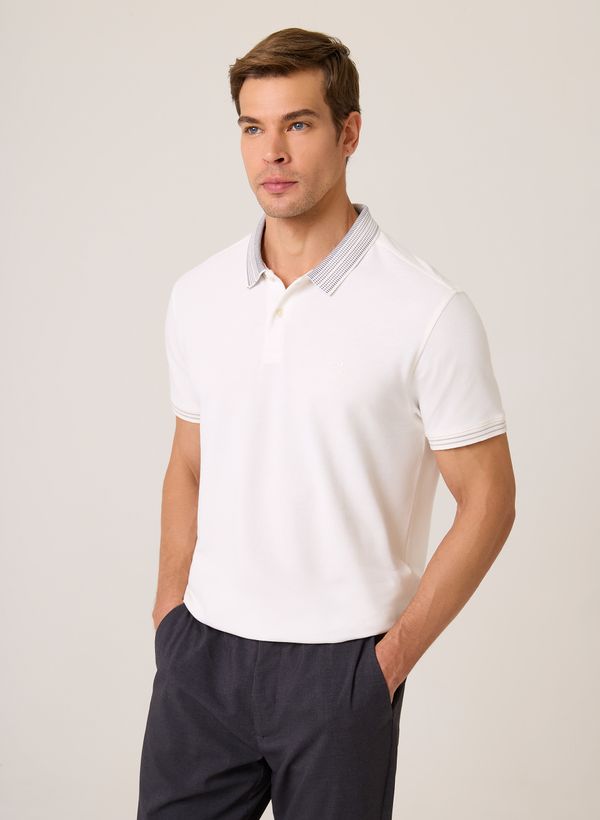 77431063_11_1-POLO-MC-PIQUET-GOLA-JACQUARD