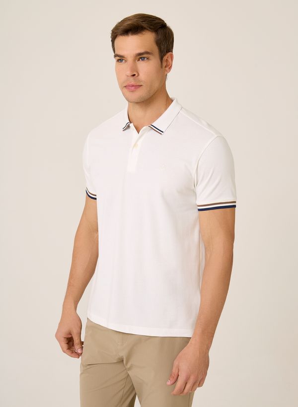 77040026_11_3-POLO-MC-PIQUET-GOLA-JACQUARD