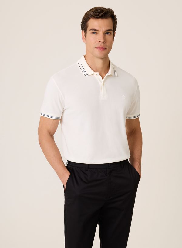 77040057_11_1-POLO-GOLA-JACQUARD-FRISOS