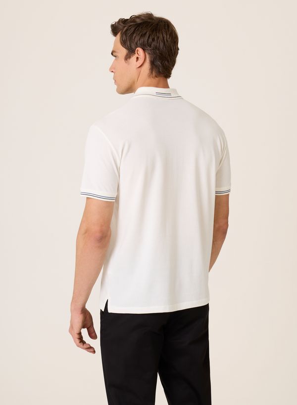 77040057_11_4-POLO-GOLA-JACQUARD-FRISOS