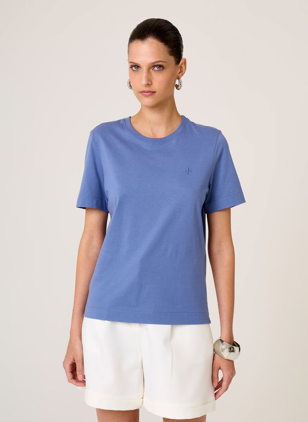 11067093_23_3-BLUSA-MC-LOGO-RELEVO